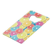 Citrusvruchten snijden pop kunst creditkaart flessenopener (Voorkant Gekanteld)