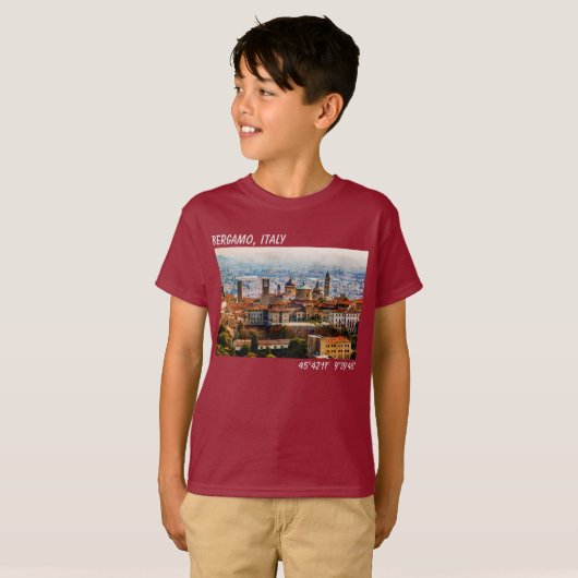 Citta Alta in Bergamo, Italië T-shirt (Voorkant volledig)