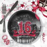 City Lights Sweet Sixteen Red ID242 Papieren Bordje<br><div class="desc">Dit stijlvolle papieren bord is voorzien van een gigantische, rode faux-glitter '16' en lint boven een zwarte en witte foto van een heldere skyline van de stad die op het water wordt weergegeven. Voeg een gepersonaliseerde naam toe gebruikend de verstrekte sjabloon. Zoek ID242 om andere producten met dit ontwerp te...</div>