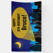 City Night Skyline Superheld Boys Birthday Party Spandoek (Verticaal)