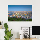 Cityscape van de top van Signal Hill in Dusk Poster (Thuiskantoor)