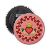 Claddagh en Red Knotwork op roze Button Flesopener (Voorkant)