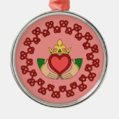 Claddagh en Red Knotwork op roze Metalen Ornament (Voorkant)