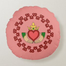 Claddagh en Red Knotwork op roze Rond Kussen