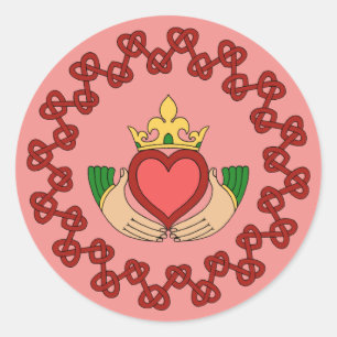 Claddagh en Red Knotwork op roze Ronde Sticker