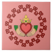Claddagh en Red Knotwork op roze Tegeltje (Voorkant)