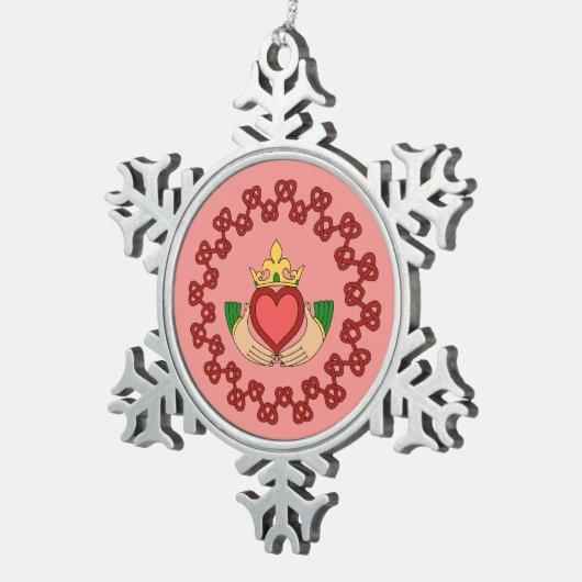 Claddagh en Red Knotwork op roze Tin Sneeuwvlok Ornament (Rechts)
