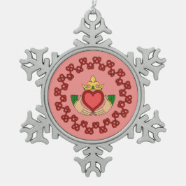 Claddagh en Red Knotwork op roze Tin Sneeuwvlok Ornament