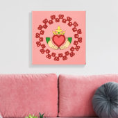 Claddagh en Rode Knoopwerk op Roze Canvas Afdruk (Insitu (Woonkamer))