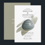 Clam Waterverf Stroke Wedding Invitations Kaart<br><div class="desc">Dit strandontwerp is voorzien van een zeeslak en een waterverf lijn. Het ontwerp van de bruiloft met een klei boven een elegante waterverf verfslag. De stoffige blauwe groene oortige tinten van de klei geven het ontwerp een natuurlijk estheticum. De kleur van de verfslag wordt ook gebruikt voor de achterkant. Dit...</div>