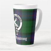 Clan Armstrong Tartan & Crest Badge Latte Mok (Rechterhoek)