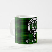 Clan Arthur Crest Badge & Tartan Koffiemok (Voorkant links)