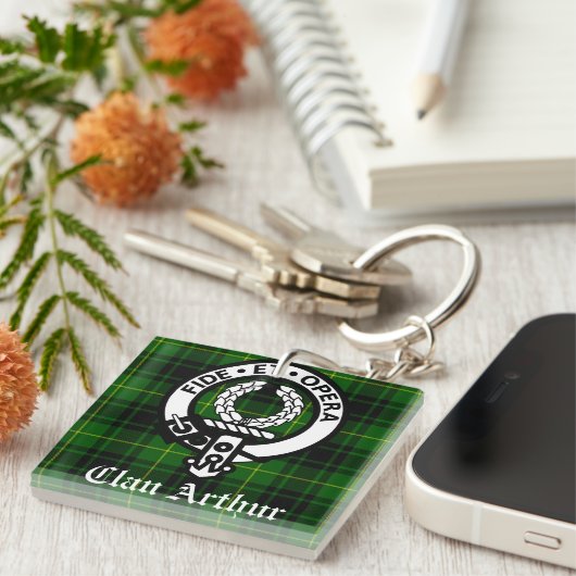 Clan Arthur Crest Badge & Tartan Sleutelhanger (Voorkant Rechts)