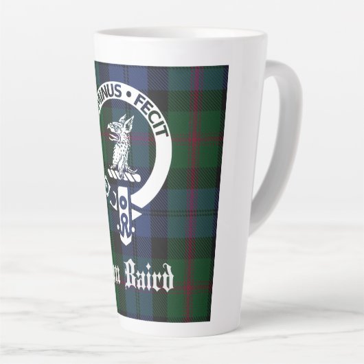 Clan Baird Crest Badge & Tartan Latte Mok (Rechterhoek)