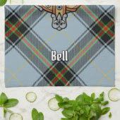 Clan Bell Crest boven Tartan Theedoek (Gevouwen)