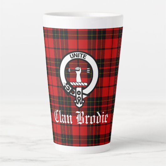 Clan Brodie Crest Badge en Tartan Latte Mok (Voorkant)