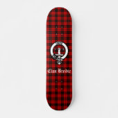 Clan Brodie Crest Badge en Tartan Persoonlijk Skateboard (Voorkant)