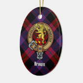 Clan Brown Crest over Tartan Keramisch Ornament (Links)