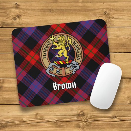 Clan Brown Crest over Tartan Muismat