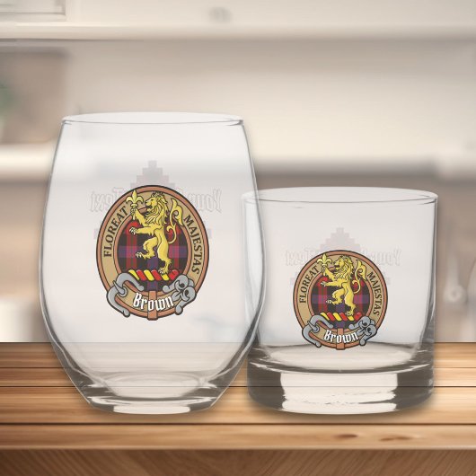 Clan Brown Crest over Tartan Whisky Glas