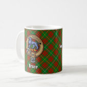 Clan Bruce Crest over de jacht op Tartan Koffiemok (Voorkant links)