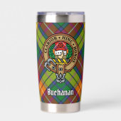 Clan Buchanan Crest over Tartan Geïsoleerde Drinkbeker (Voorkant)