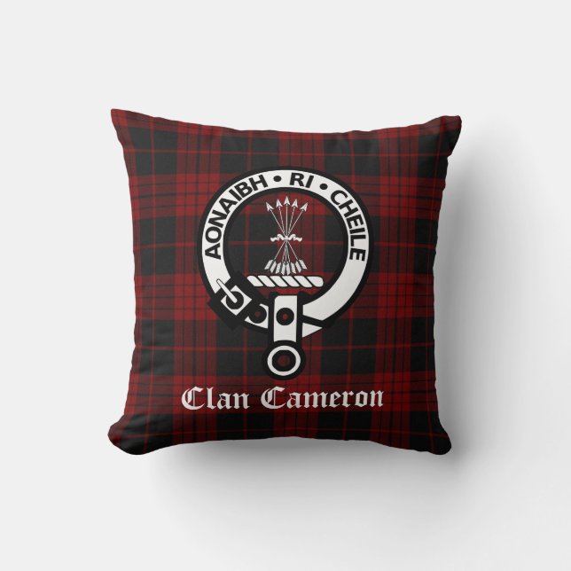 Clan Cameron Crest Badge en Tartan Kussen (Voorkant)