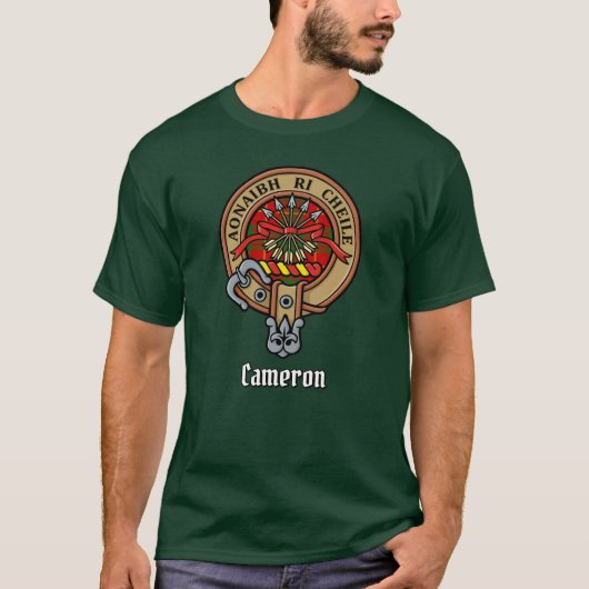 Clan Cameron Crest over Tartan T-shirt (Voorkant)