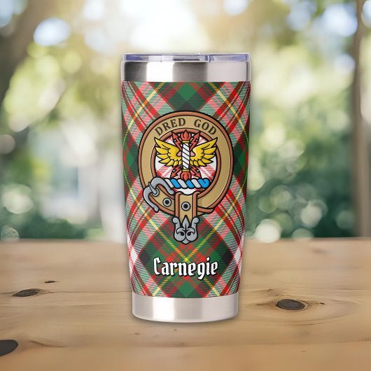 Clan Carnegie Crest over Jurk Tartan Geïsoleerde Drinkbeker