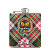 Clan Carnegie Crest over Jurk Tartan Heupfles (Voorkant)