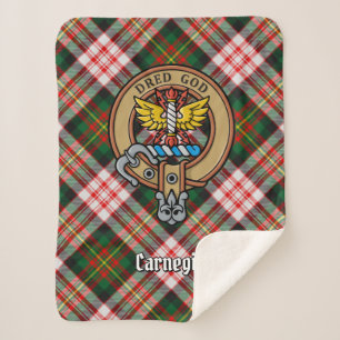 Clan Carnegie Crest over Jurk Tartan Sherpa Deken