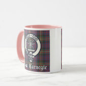 Clan Carnegie Crest Tartan Mok (Voorkant links)