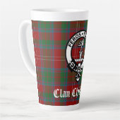 Clan Chisholm Tartan & Crest Badge Latte Mok (Linkerhoek)