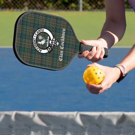 Clan Cockburn Crest Badge en Tartan Pickleball Paddle (Insitu)