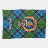 Clan Colquhoun Crest over Tartan Theedoek (Horizontaal)
