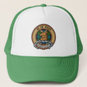 Clan Colquhoun Crest over Tartan Trucker Pet (Voorkant)