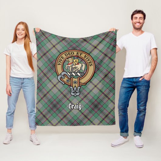 Clan Craig Crest over Tartan Fleece Deken (In situ)