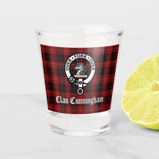 Clan Cunningham Badge & Tartan Shot Glas (Voorkant)