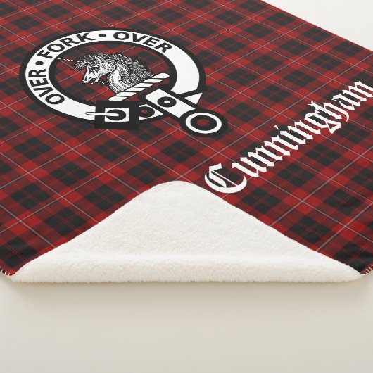 Clan Cunningham Crest Badge en Tartan Sherpa Deken (3/4)