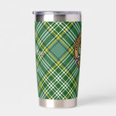 Clan Currie Rooster Crest over Tartan Geïsoleerde Drinkbeker (Rechts)