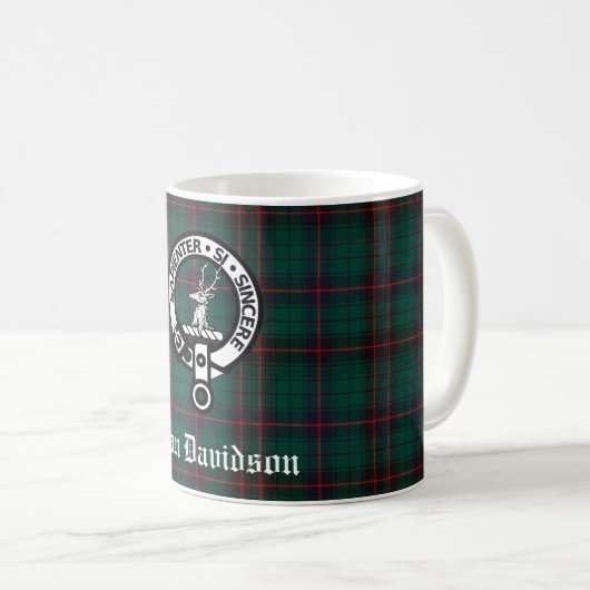 Clan Davidson Crest Badge en Tartan Koffiemok (Voorkant rechts)