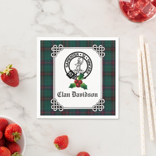 Clan Davidson Crest Badge & Tartan Holiday Servet (Insitu)