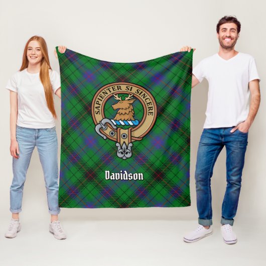 Clan Davidson Crest over Tartan Fleece Deken (In situ)