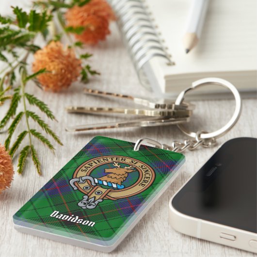 Clan Davidson Crest over Tartan Sleutelhanger (Voorkant Rechts)