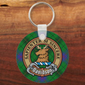 Clan Davidson Crest over Tartan Sleutelhanger (Voorkant)