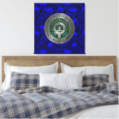 Clan Davidson Crest & Tartan Knot op Thistle Canvas Afdruk (Insitu (Slaapkamer))