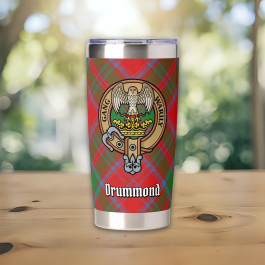 Clan Drummond Crest over Tartan Geïsoleerde Drinkbeker