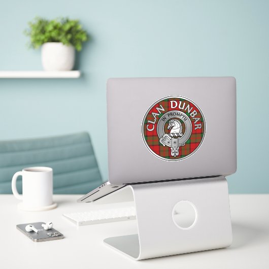 Clan Dunbar Crest & Tartan Sticker (Laptop op bureau)