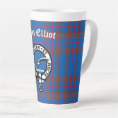Clan Elliot Crest Badge & Tartan Latte Mok (Rechterhoek)