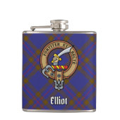 Clan Elliot Crest over Modern Tartan Heupfles (Voorkant)